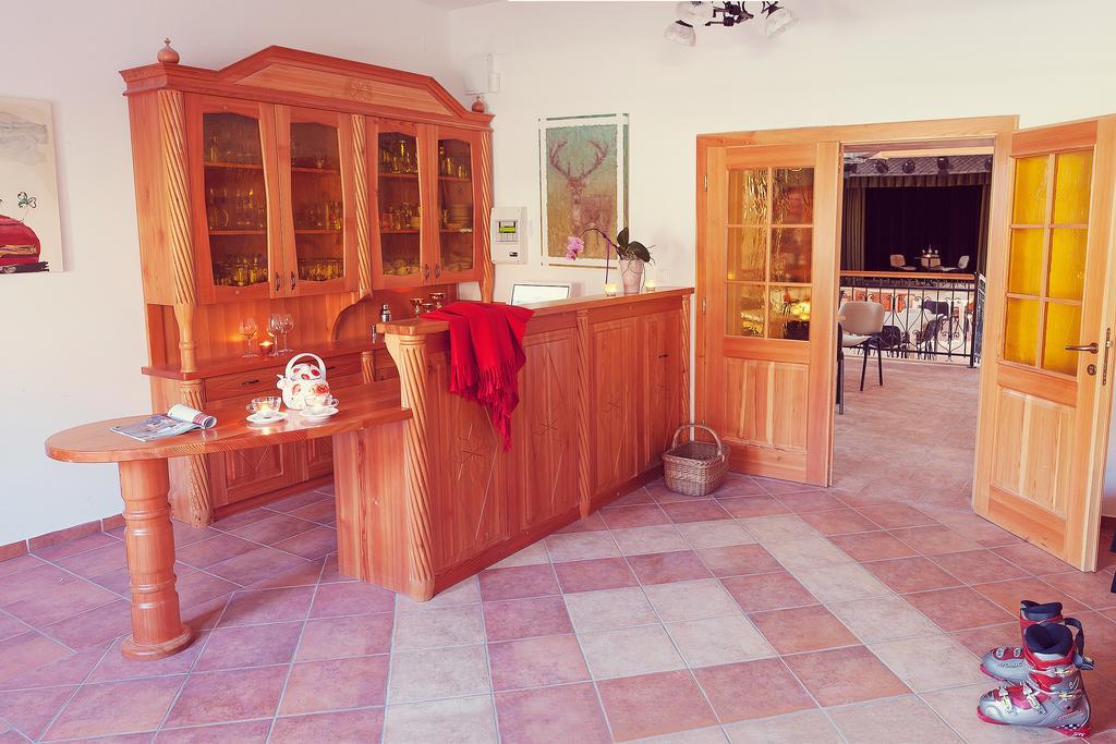 Guesthouse Macesen Spodnja Sorica Bagian luar foto
