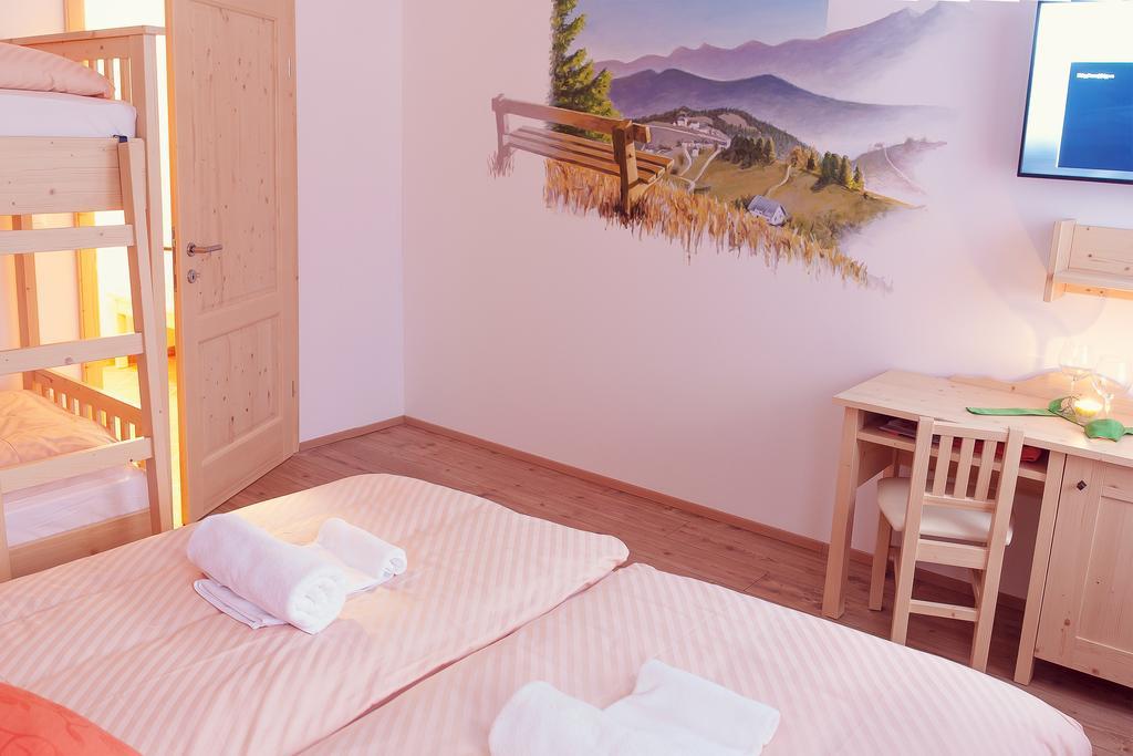 Guesthouse Macesen Spodnja Sorica Ruang foto