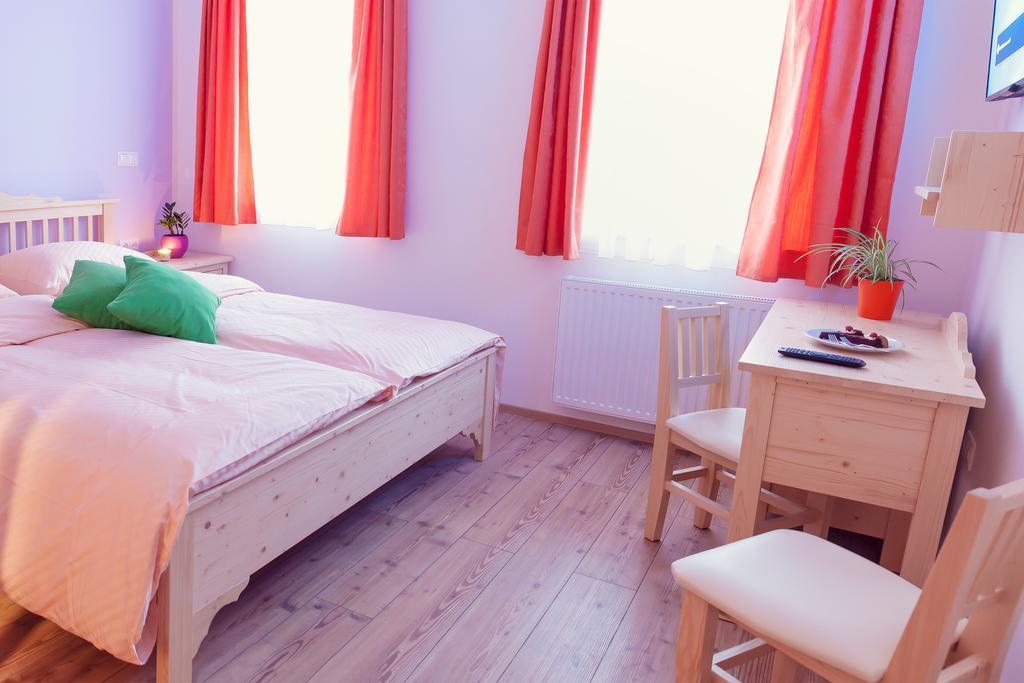 Guesthouse Macesen Spodnja Sorica Ruang foto