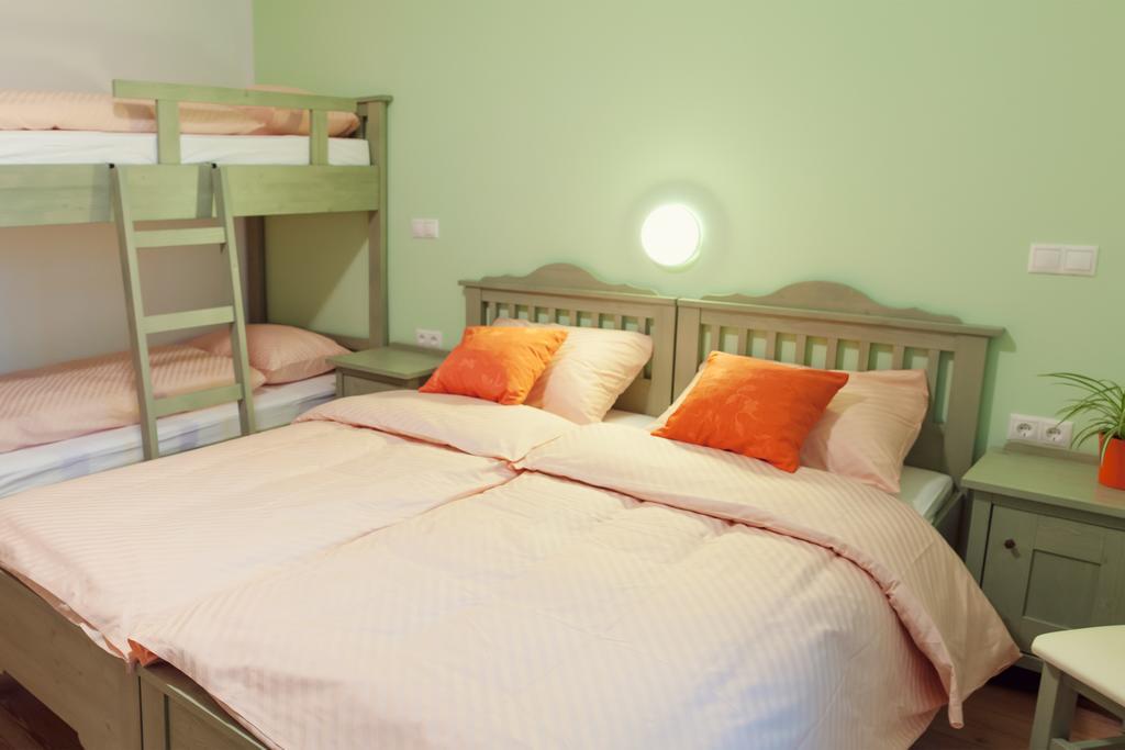 Guesthouse Macesen Spodnja Sorica Ruang foto