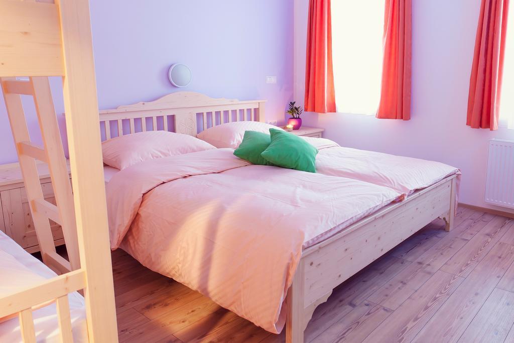 Guesthouse Macesen Spodnja Sorica Ruang foto