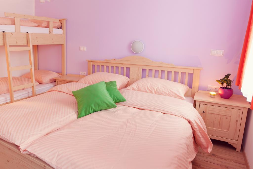 Guesthouse Macesen Spodnja Sorica Ruang foto