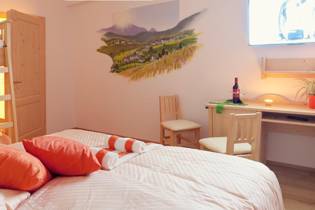 Guesthouse Macesen Spodnja Sorica Ruang foto