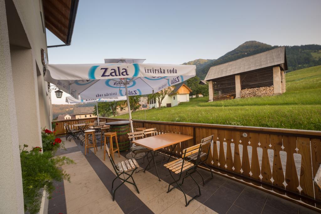 Guesthouse Macesen Spodnja Sorica Bagian luar foto