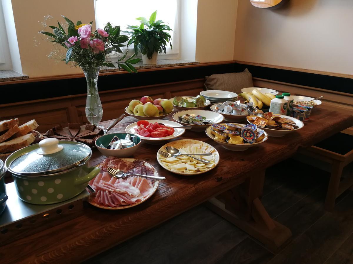 Guesthouse Macesen Spodnja Sorica Bagian luar foto